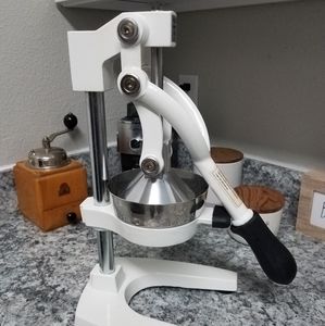 Focus Large Cast Iron Commercial Hand Press Juicer 97332